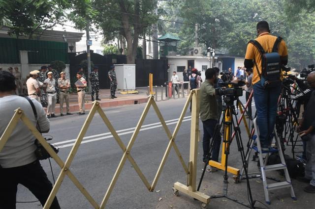 Kejriwal's Residence Sealed Off by Delhi Police Amidst Evading ED Summons
